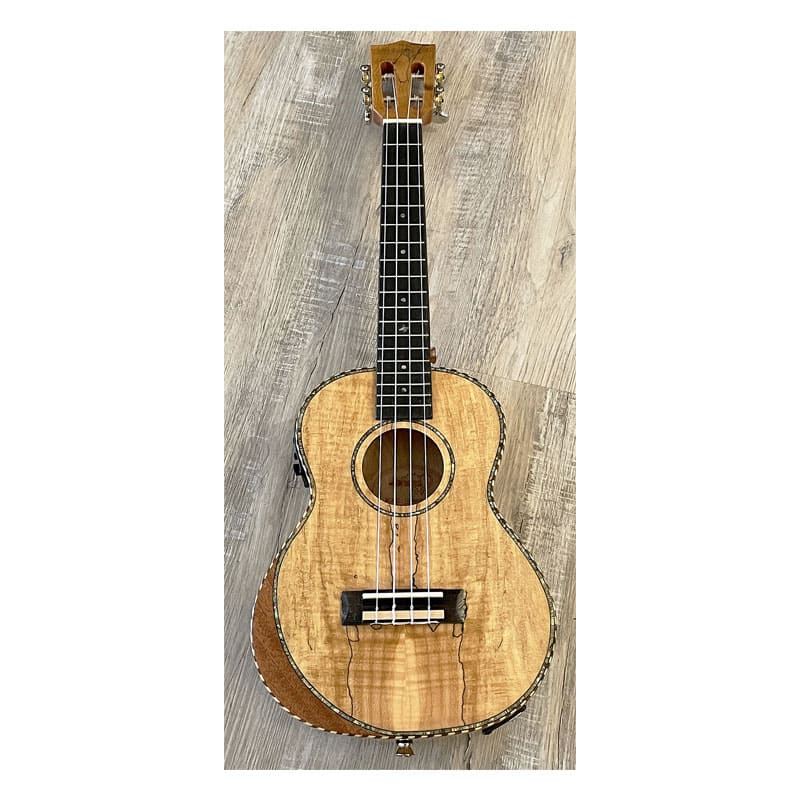 Lohanu shop concert ukulele